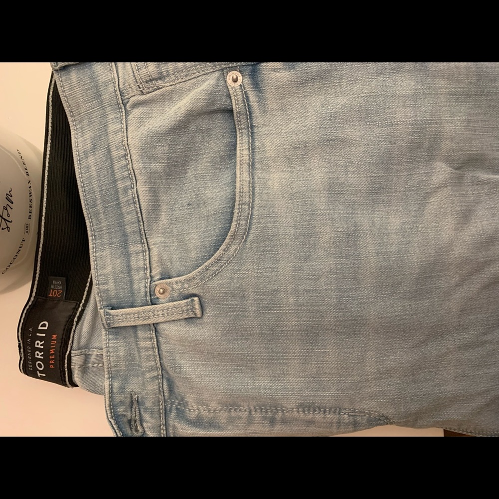 Light Ripped Jeans - Picture 3 of 4